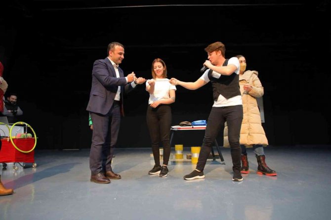 Başkan Kibar’dan Çocuklara Sirk Gösterili Karne Hediyesi