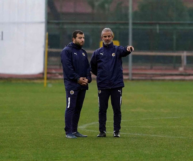 Fenerbahçe Yağmur Altında Çalıştı