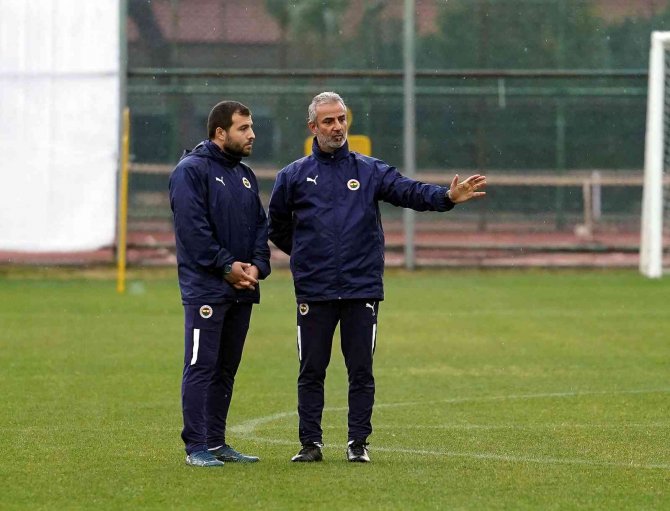 Fenerbahçe Yağmur Altında Çalıştı