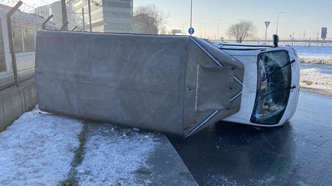 Gaziosmanpaşa’da Araç Takla Attı: 1 Yaralı