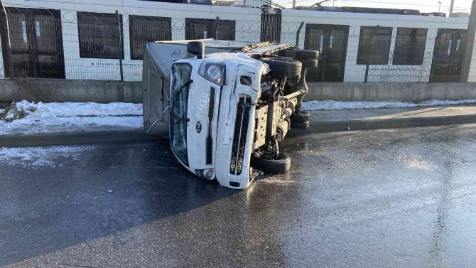Gaziosmanpaşa’da Araç Takla Attı: 1 Yaralı