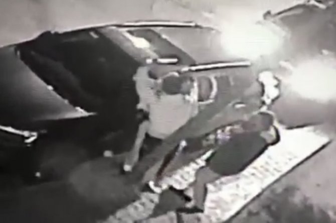 Gaziosmanpaşa’da Bıçaklı Saldırı Anı Kamerada