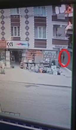 Balkon Demirini Keserken Dördüncü Kattan Düşerek Hayatını Kaybetti