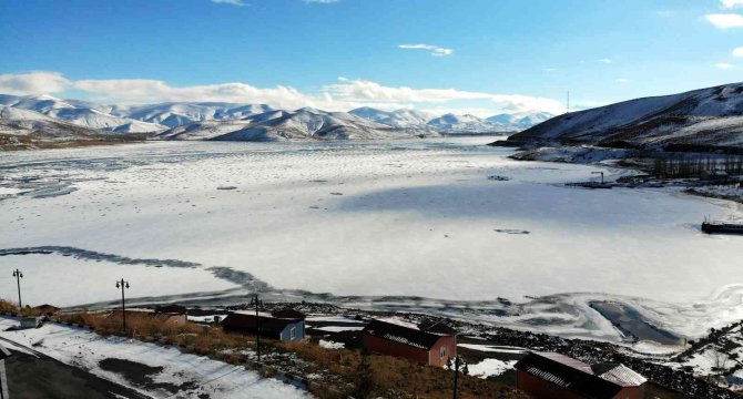 Bayburt’ta Baraj Gölü Dondu