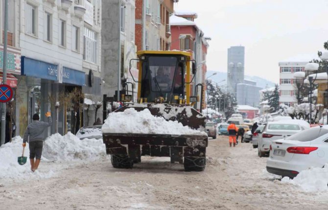 Havza Belediyesinden Hafta Sonu Kar Mesaisi