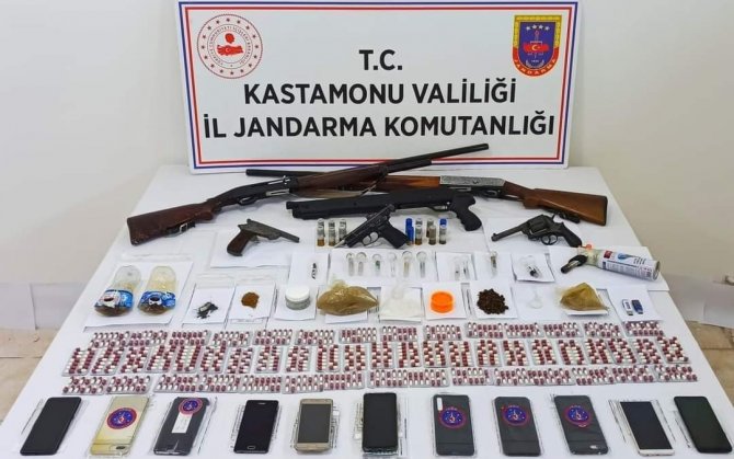 İ̇nebolu’da Jandarma Ekipleri Uyuşturucu Tacirlerine Göz Açtırmıyor