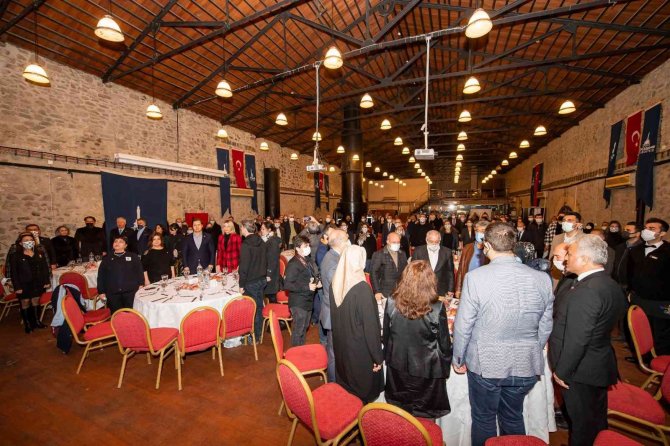 Başkan Soyer, İ̇zmir Depreminde Hayatını Kaybedenlerin Yakınlarıyla Buluştu