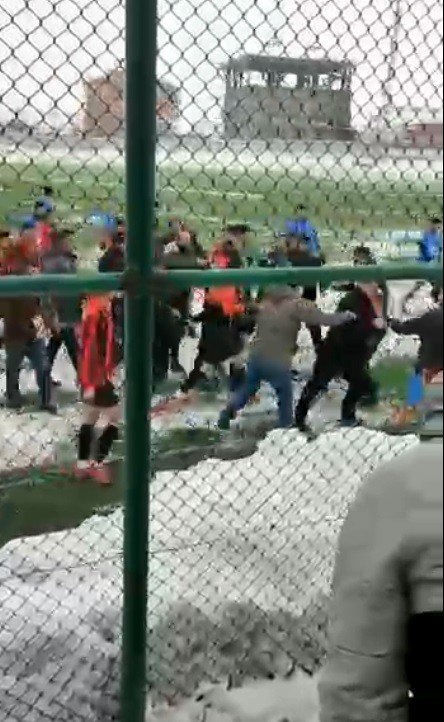 Kars’ta Amatör Maçta Arbede!