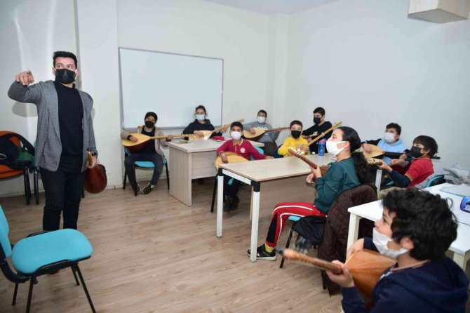 Çocuklar Zararlı Alışkanlıklardan Müzikle Uzaklaşıyorlar