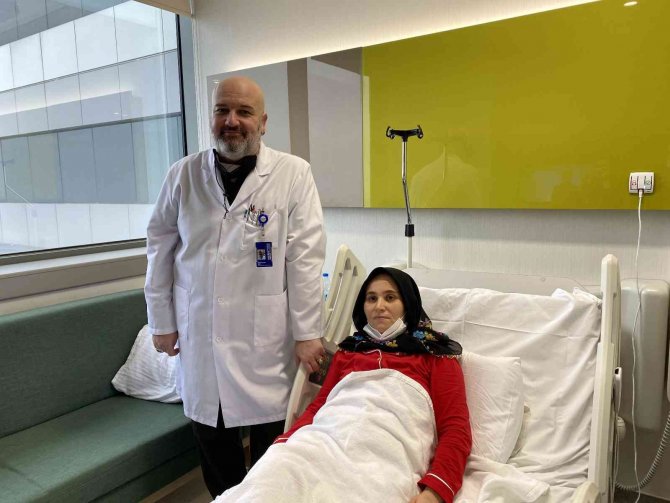 Hastasını Önce Ameliyat Etti, Sonra Kendi Kanıyla Hayat Verdi