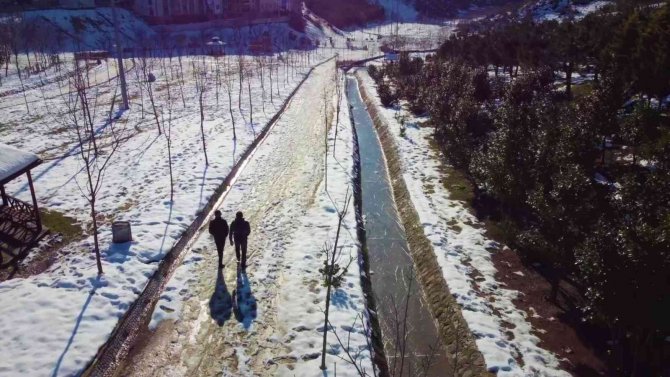 Karla Kaplanan Tatlıkuyu Vadisi Havadan Görüntülendi