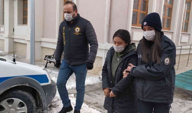Annesinin Ölümüne Neden Olan Genç Kız Adliyeye Sevk Edildi