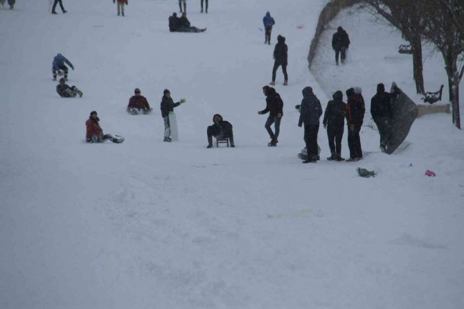 Beyşehir’in Doğal Kayak Merkezi Kayak Severlerin Gözdesi Oldu
