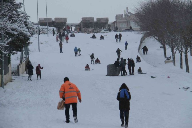 Beyşehir’in Doğal Kayak Merkezi Kayak Severlerin Gözdesi Oldu