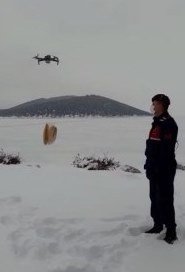Donan Beyşehir Gölü’ndeki Adada Mahsur Kalan Besicilere Jandarmadan Droneli Yardım