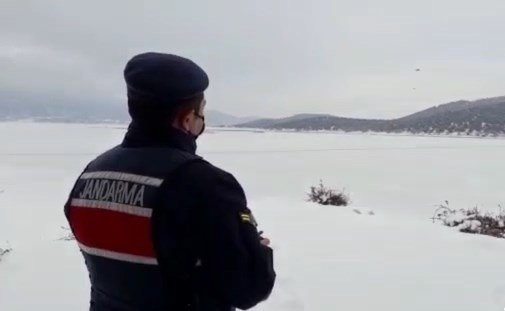 Donan Beyşehir Gölü’ndeki Adada Mahsur Kalan Besicilere Jandarmadan Droneli Yardım