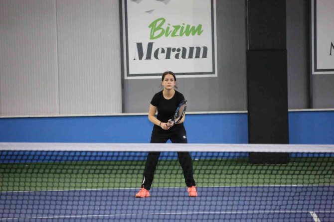 Meram 3. Kort Tenis Turnuvası Birbirinden Heyecanlı Karşılaşmalara Sahne Oluyor