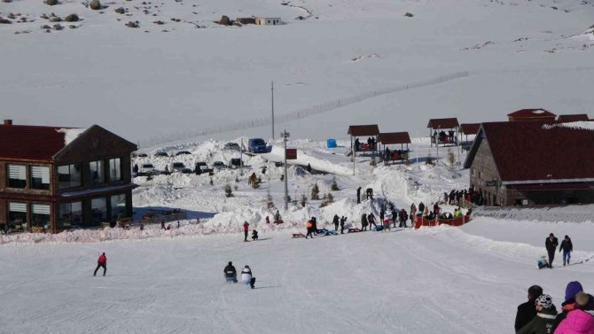 Ketençimen Kayak Merkezi Niğdelileri Mutlu Etti