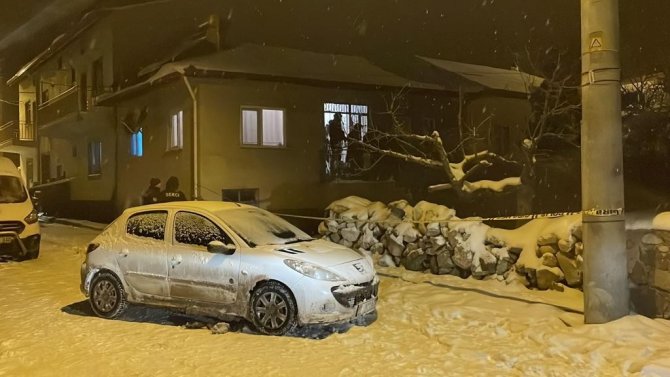 Evinde Boğazı Kesilerek Öldürülen Kadın Cinayetinde İhbarda Bulunan Oğlu Tutuklandı