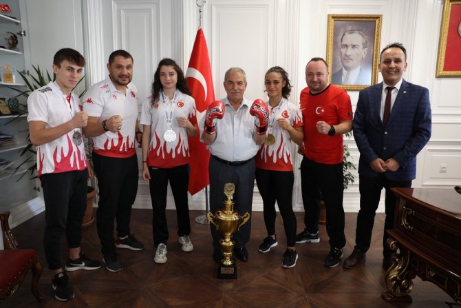 İ̇lkadım’ın Kick Boksçuları Ordu’dan 14 Madalyayla Döndü