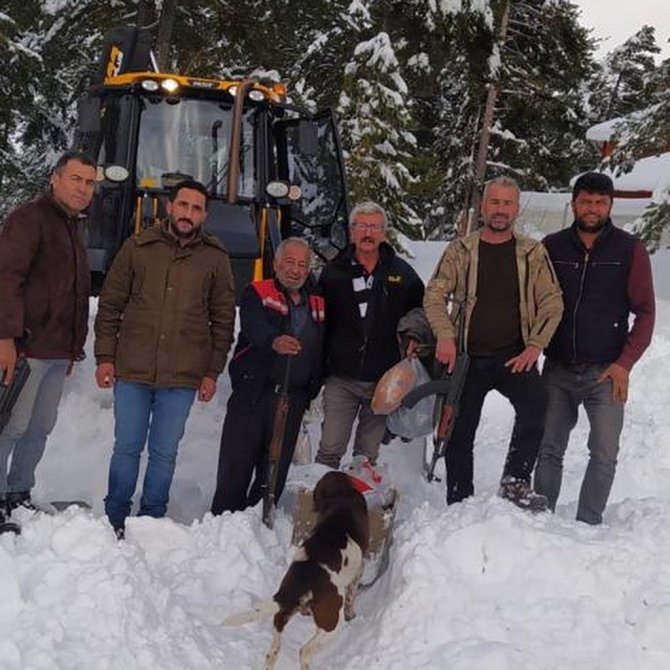 Yolu Kapanan Yaylada Mahsur Kalan 3 Kişi Kurtarıldı