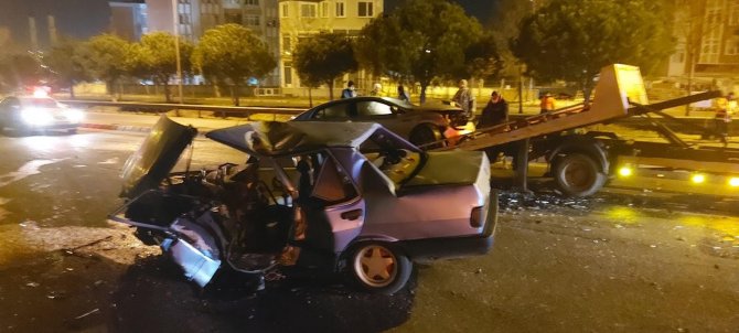 Silivri’de İki Otomobil Kafa Kafaya Çarpıştı: 1 Ölü