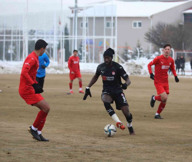 Sivasspor, U19 Takımı İle Maç Yaptı