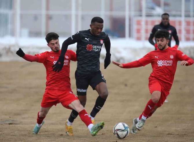 Sivasspor, U19 Takımı İle Maç Yaptı