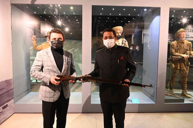 Çanakkale Savaşları’na Katılan Hintli Askerlerin Mankenleri Tarihi Alan’da Sergileniyor