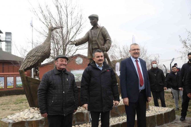 Bakan Pakdemirli Göle Ördek Saldı