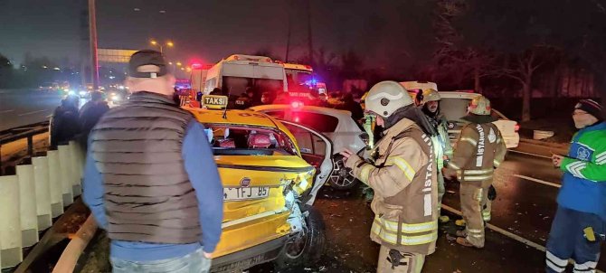 Tem Otoyolu’nda Meydana Gelen İki Kazada 7 Araç Birbirine Girdi: 4 Yaralı