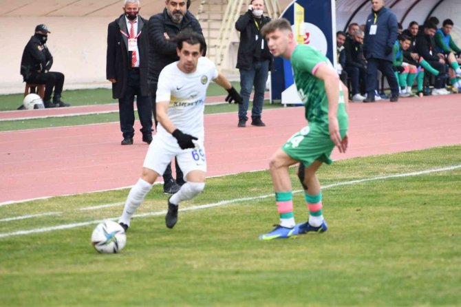 Tff 2. Lig: Tarsus İ̇dman Yurdu: 1 - Isparta 32 Spor: 2
