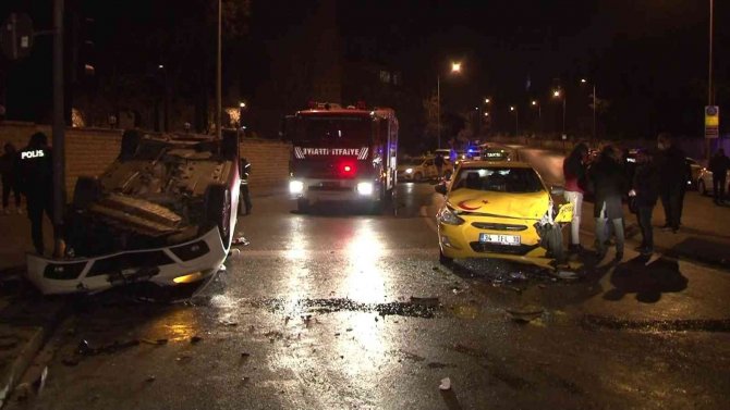 Üsküdar’da Kontrolünü Kaybeden Otomobil Takla Atarak Ticari Taksiye Çarptı: 1 Yaralı