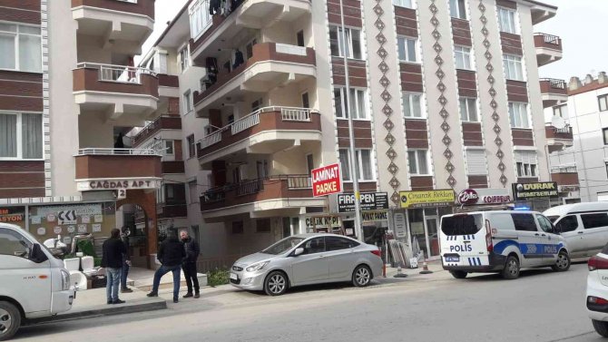 Balkon Demirini Keserken Dördüncü Kattan Düşerek Hayatını Kaybetti