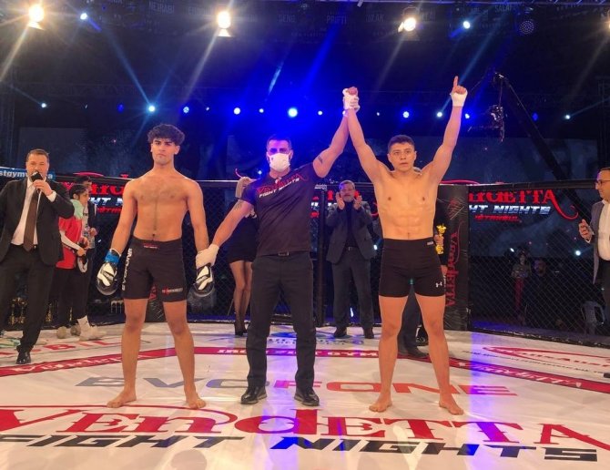 Eskişehirli Kick Boksçular İ̇stanbul’da Şehirlerini Gururlandırdı