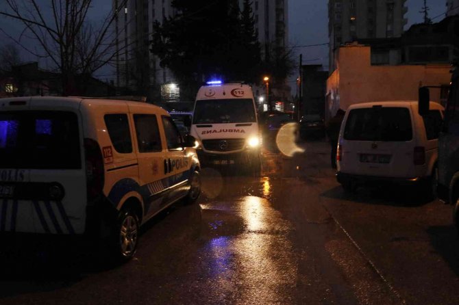 Anne Ve Kızı Yemek Masasında İnfaz Edildi