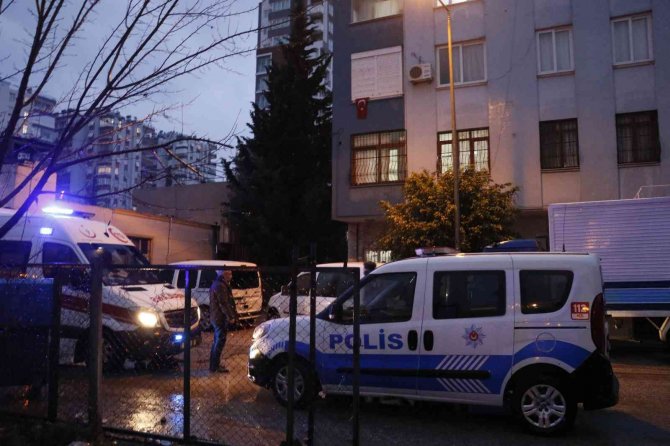 Anne Ve Kızı Yemek Masasında İnfaz Edildi
