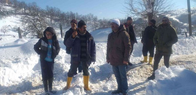 Hayvanlarının Çadırı Yıkılınca Yardımına Ekipler Koştu