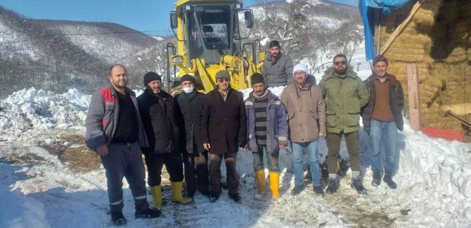 Hayvanlarının Çadırı Yıkılınca Yardımına Ekipler Koştu