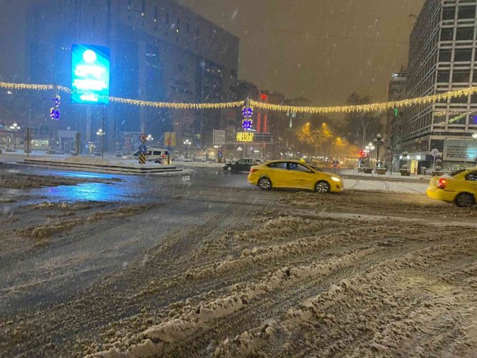 Ankara’da Kar Yağışı Etkili Oldu