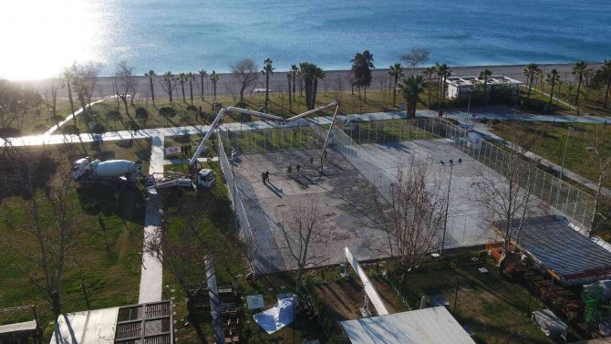 Beach Park’taki Tenis Ve Basketbol Sahaları Yenileniyor