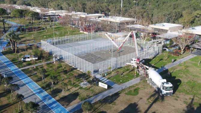 Beach Park’taki Tenis Ve Basketbol Sahaları Yenileniyor