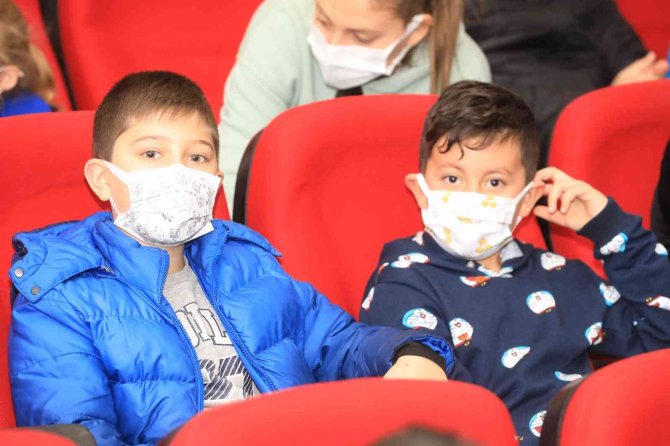Büyükşehir’in Tiyatro Şenliği Başladı