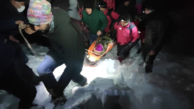 Antalya’da Yaylada Mahsur Kalan 28 Kişilik Ekip Donmak Üzereyken Kurtarıldı