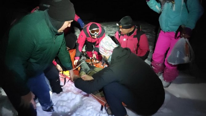 Antalya’da Yaylada Mahsur Kalan 28 Kişilik Ekip Donmak Üzereyken Kurtarıldı