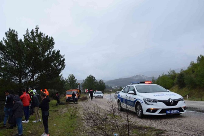 Virajı Alamayan Sürücü 25 Metrelik Uçurumdan Düştü: 1’i Ağır 4 Yaralı
