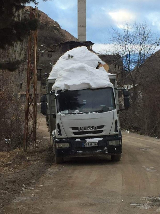 Bir Ay Sonra Ekmek Teknesi Kamyonuna Kavuşmanın Mutluluğunu Yaşadı
