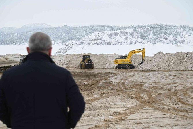 Kuraklığın Vurduğu Çorum’da 2 Bin Kamyon Kar Baraja Taşındı