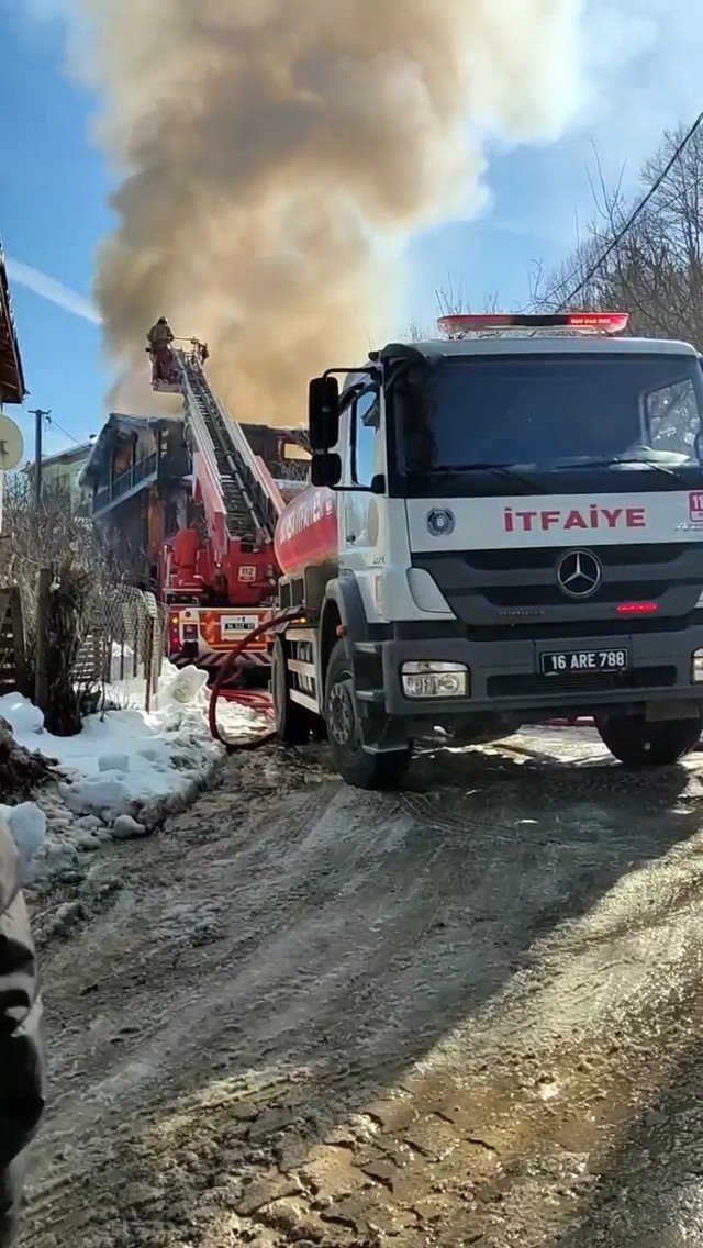Bursa’da İki Farklı Mahallede Çıkan Yangın Korkuya Neden Oldu