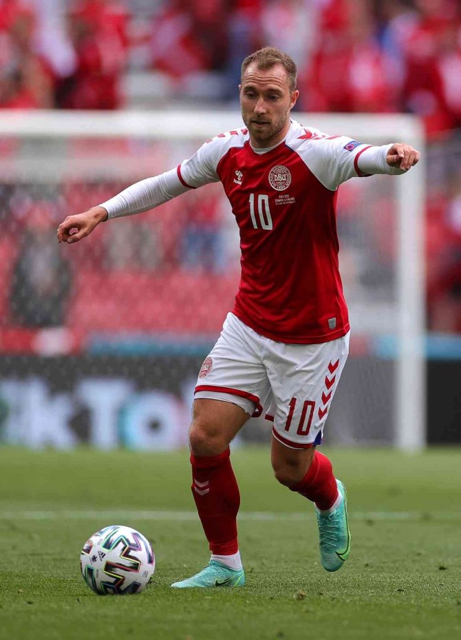 Christian Eriksen Sahalara Geri Dönüyor